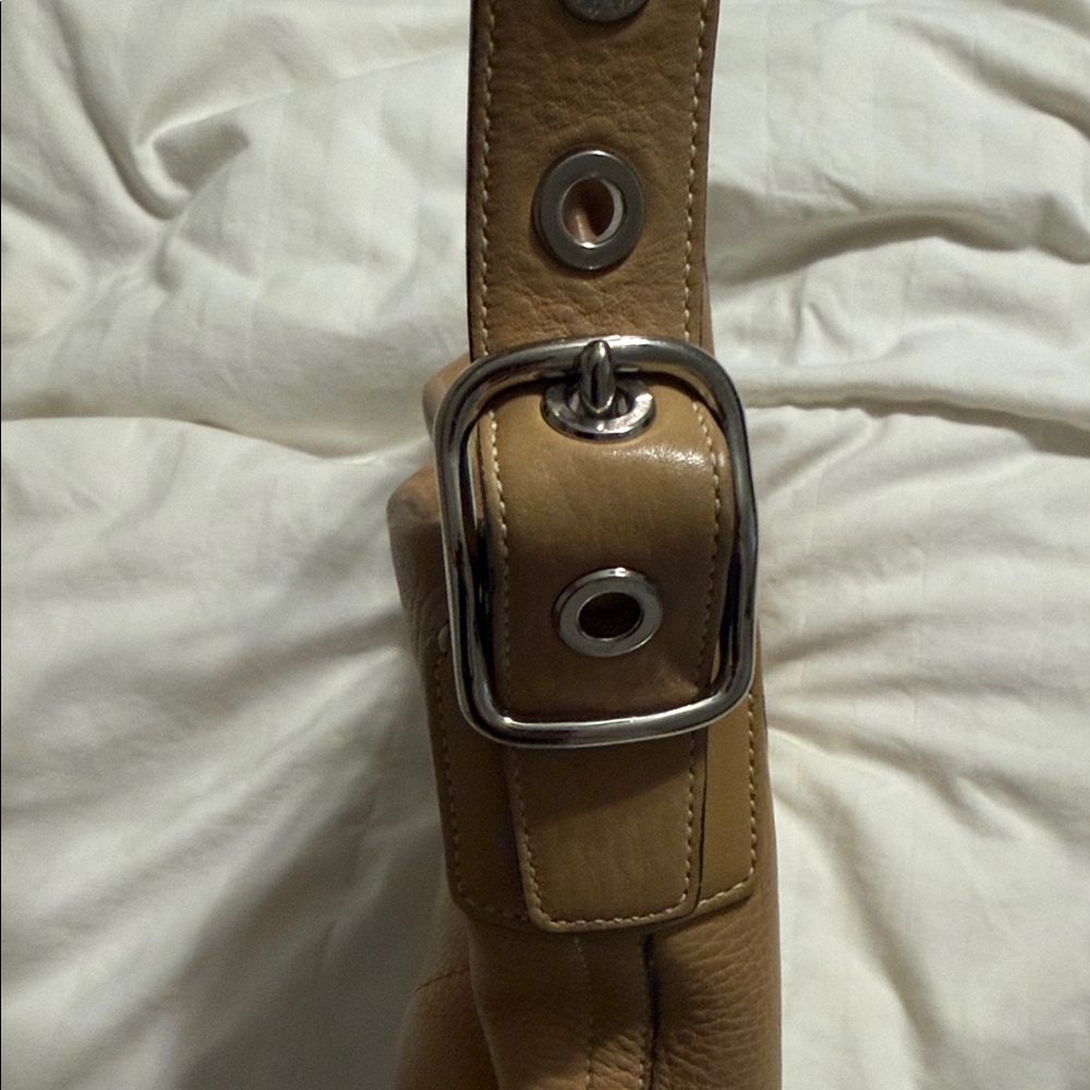 Coach - Tan Leather Shoulder Bag - Picture 4 of 11